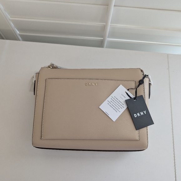 🥁 DKNY Cream Bryant Crossbody Bag - Picture 6 of 6